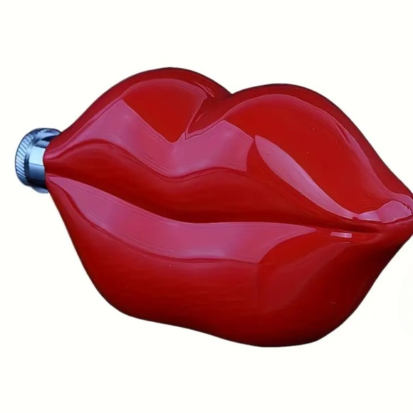 Red Lip-Shaped Makeup Container - Picture 1 of 6
